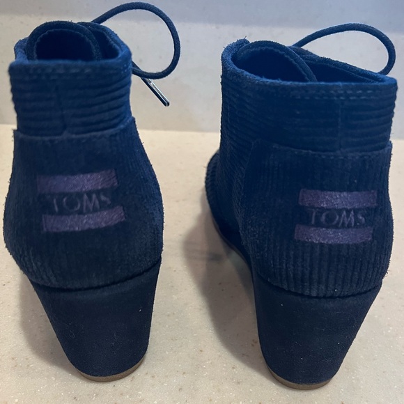 TOMS Desert Wedge Lace Up Booties, dark blue 9.5 Like new. - Picture 7 of 16
